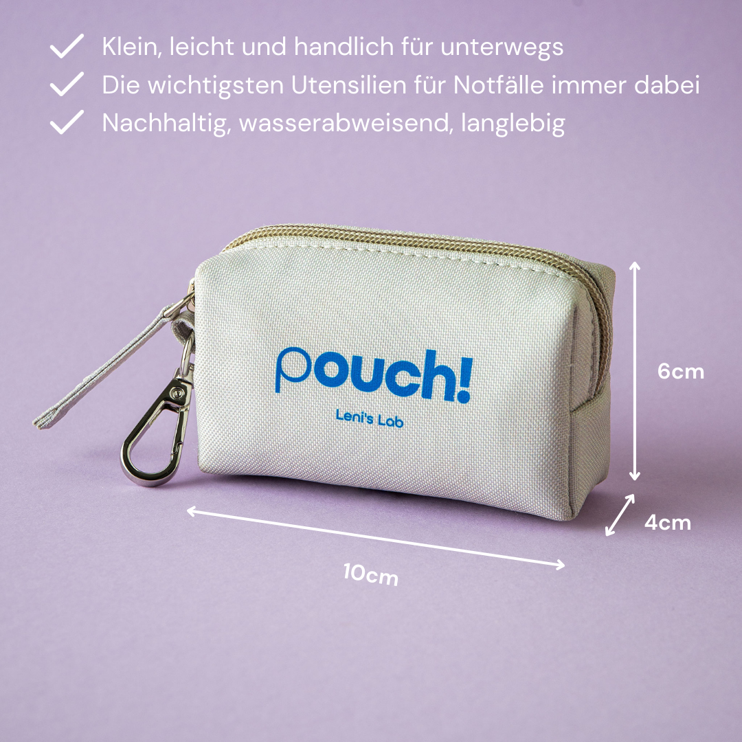 Kompaktes Erste-Hilfe-Set ‘pouch!’ von Leni’s Lab mit den Maßen 10 cm x 6 cm x 4 cm. Klein, leicht und handlich für unterwegs, mit Karabiner zur Befestigung. Enthält die wichtigsten Utensilien für Notfälle, hergestellt aus nachhaltigem, wasserabweisendem Material.