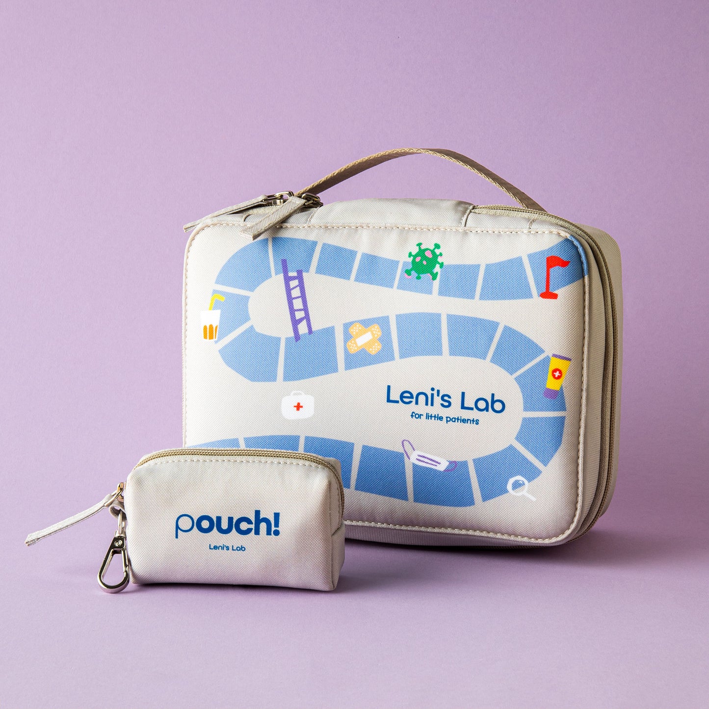 Leni’s Lab Erste-Hilfe-Set für Kinder mit großer Notfalltasche und kompakter Mini-Tasche ‘pouch!’. Praktisch für Zuhause und unterwegs, mit durchdachtem Design und hochwertigen Materialien. Perfekt für Eltern, die auf Notfälle vorbereitet sein möchten.